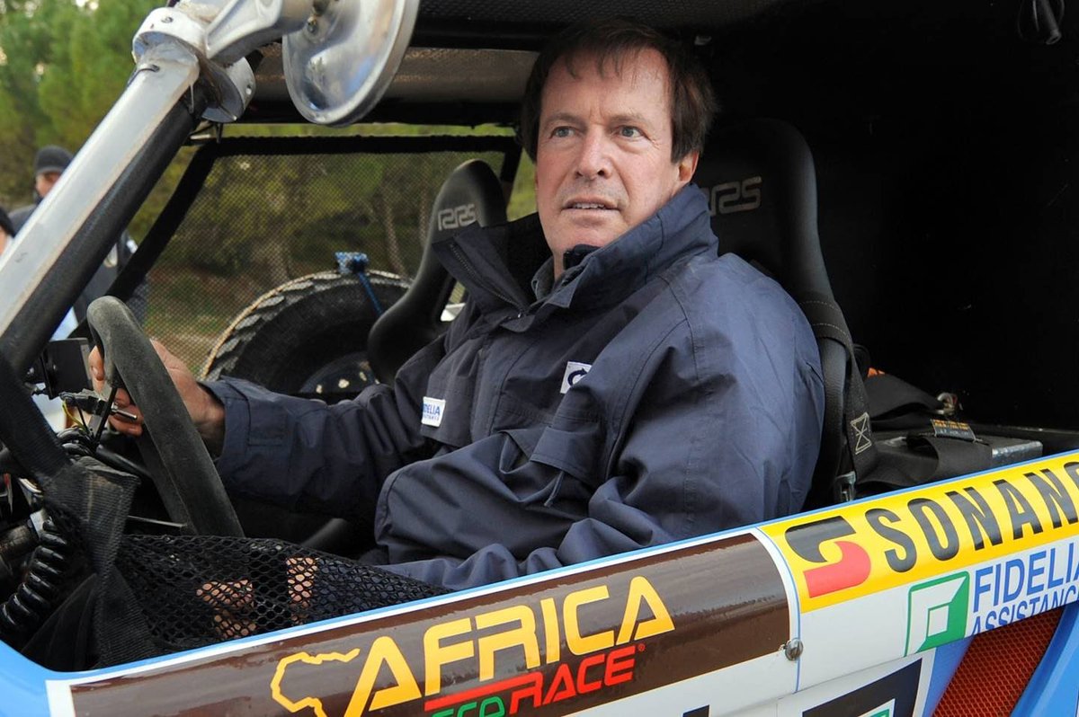 AuRupteur's tweet photo. Décès du vainqueur du Dakar en 1981, 1983 sur moto BMW 🏍 et 1992 avec Mitsu 🚗 : Hubert « l'Africain » Auriol.
Il a également été directeur de l’épreuve pendant 9 ans.
Causes données par sa famille à AFP : « accident cardio-vasculaire suite à un long combat contre la maladie ». https://t.co/b1YbkbKJSP