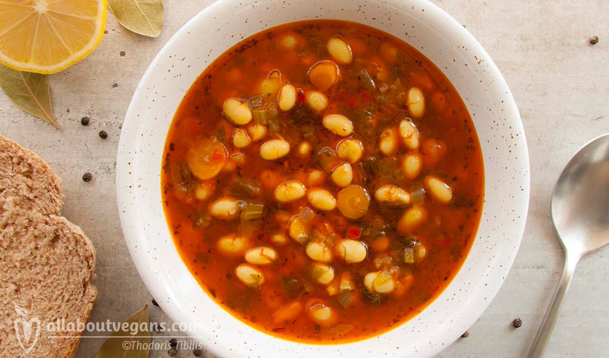 AllVegansBlog's tweet photo. Delicious fasting and vegan bean soup with white beans, tomato, carrot and celery with only 10 minutes of our time! Super easy, frugal, and fulfilling soup, perfect for the cold winter days🙂

https://t.co/0yuQK5LQQt

#vegetarian #plantbased #recipe #allaboutvegans https://t.co/tEWvv2qCKt
