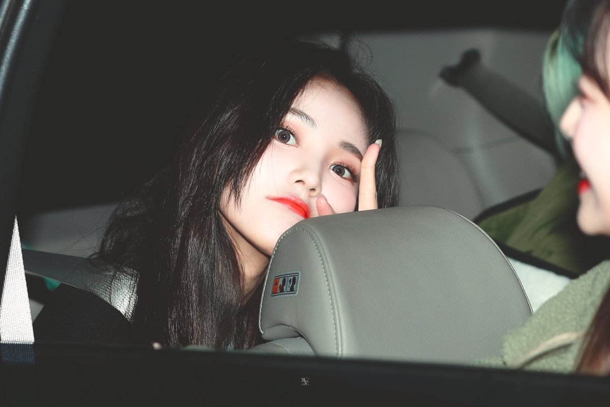 BlackVoid613's tweet photo. 201108 #이달의소녀 #LOONA #진솔 #JINSOUL https://t.co/uEk3IuJ8Li