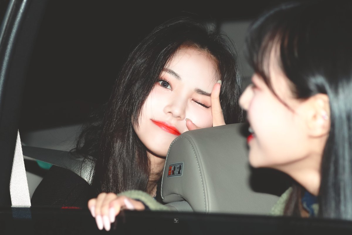 BlackVoid613's tweet photo. 201108 #이달의소녀 #LOONA #진솔 #JINSOUL https://t.co/uEk3IuJ8Li