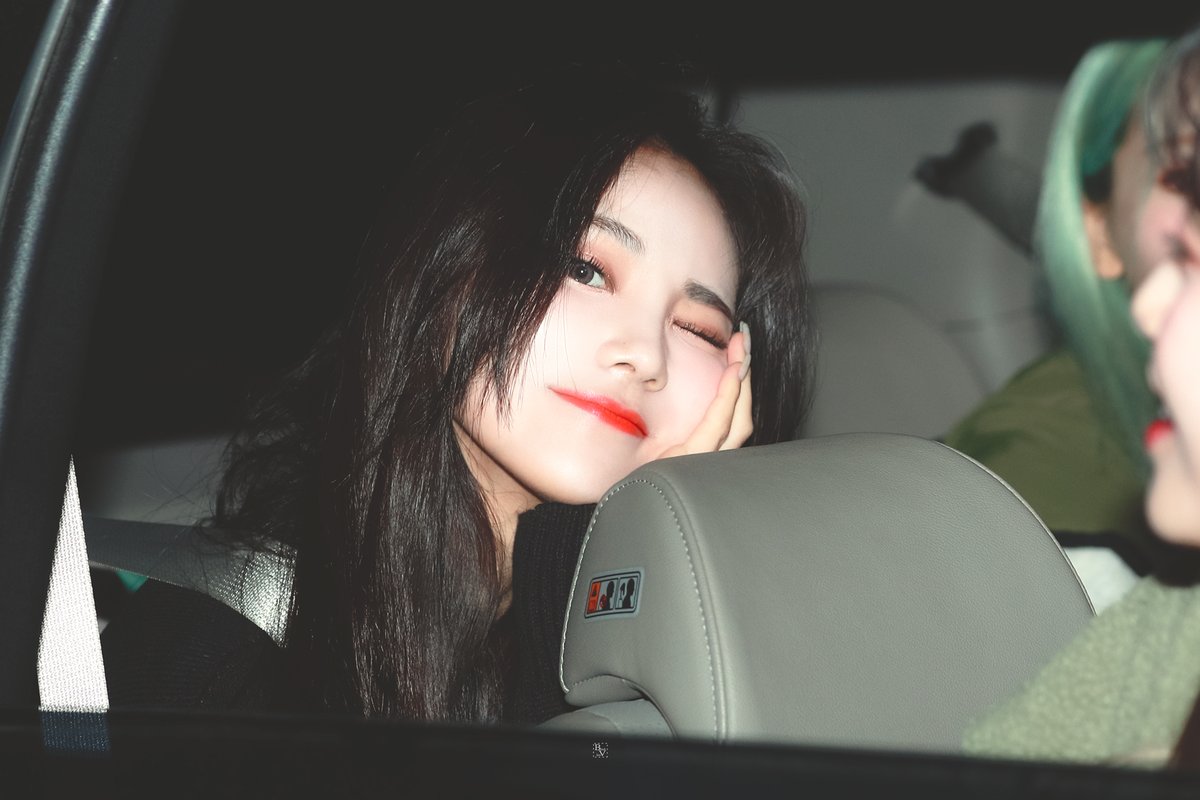 BlackVoid613's tweet photo. 201108 #이달의소녀 #LOONA #진솔 #JINSOUL https://t.co/uEk3IuJ8Li