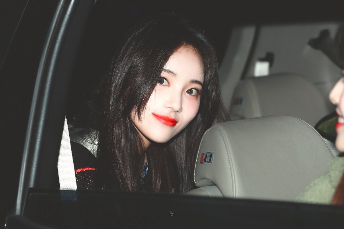 BlackVoid613's tweet photo. 201108 #이달의소녀 #LOONA #진솔 #JINSOUL https://t.co/Sw1nhNFD9u