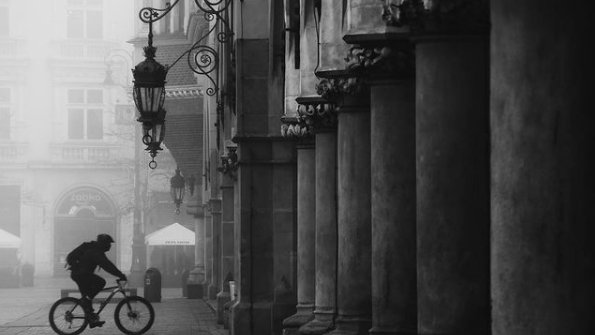 Apostrophe99's tweet photo. heart. in.shadows
Rynek Glowny Krakow    #blackandwhitephotography https://t.co/rMRfDrUp9A