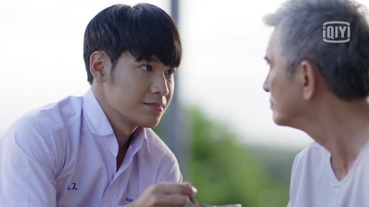 กลับบ้านมาป้อนข้าวให้พ่อ​ น่ารักจริงๆเลย​ 😊

#โลกทั้งใบEP8
#SingtoPrachaya