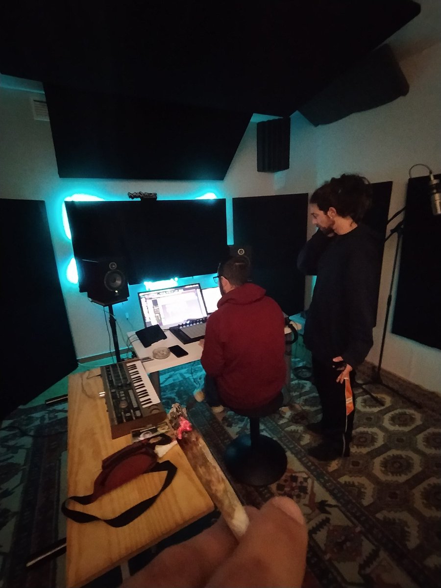 Yusoyuzz's tweet photo. We had fun recording 🎶 https://t.co/jcbbP7Uhzn