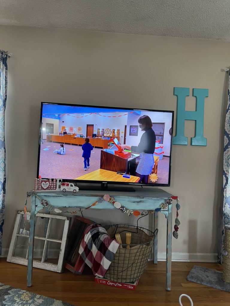 Loved seeing and hearing the name “Brown’s Chapel Elementary” on Sunday Morning today!  Always love <a href="/Scholastic/">Scholastic</a> and the book fairs! %justkeepreading <a href="/AnnHaley_RCS/">RCSElemEd</a>