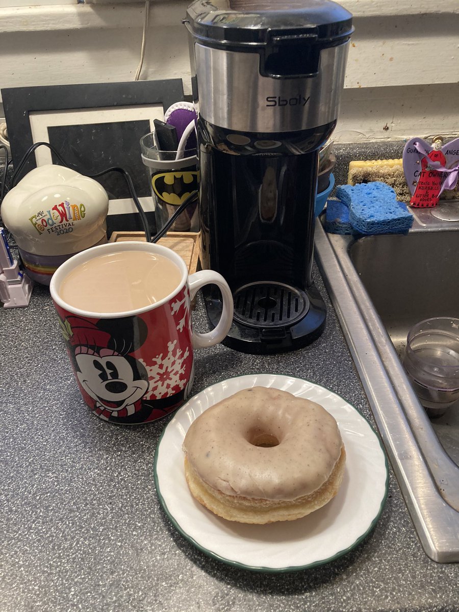 TeamRickandIlsa's tweet image. Listening to Eddie do his intro while I wait for the first bit of caffeine to touch my tired, grouchy soul. #TheGlassKey #NoirAlley #TCMParty