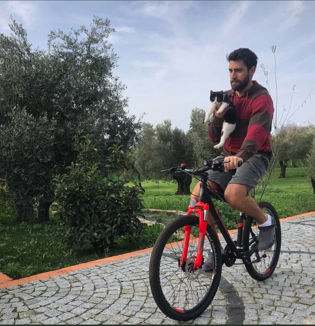 CagDenEnayisii's tweet photo. İnsan ruhunun bir parçası hayvan sevgisini tadana kadar uyanmaz. Anatole France
( Çok tatlılar ya ) 
#teksilat #zehser #YagHaz #fhvk #CağlarErtruğrul #DenizBaysal #serdar #zehra #YağızEgemen #HazanÇamkıran @timsandb @CaglarErtugrul @BaysalDeniz https://t.co/Dqc4sBzFax
