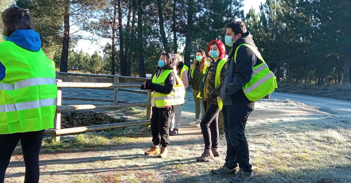 scoutilex's tweet photo. EMPEZAMOS COS CAMPAS DE INVERNO!
Aquí a Esculta no seu primer día de campamento, de ruta en Parada do Sil o 26 de decembro 💜
@esculta_ilex695
#PlanScout
#ConstruirUnMundoMejor
@scout_es
@scoutsdegalicia https://t.co/tkIyMsflUB