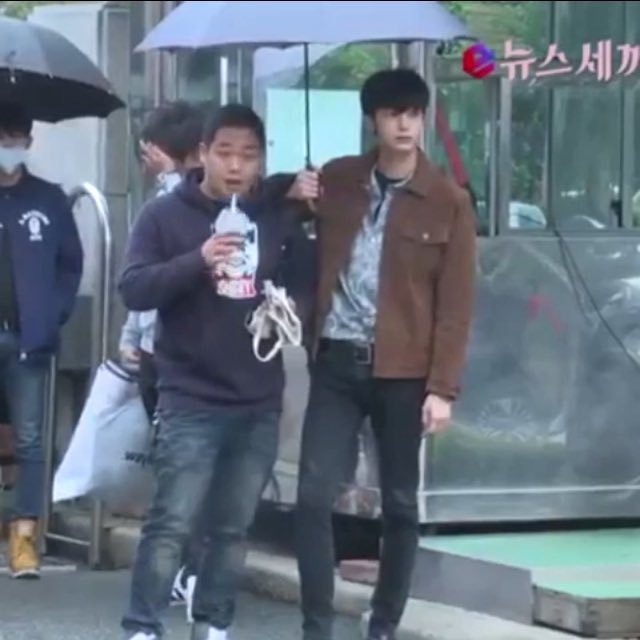 จ้างศิลปินมาดูแลเมเนเจอร์