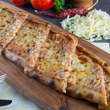 pideyerim's tweet photo. @vedatmilor Haksız rekabet olmasa bunları da lezzet düşkünlerinin dikkatine sunarız. Tabii ki ACIKINCA Pide Yerim @pideyerim https://t.co/jj06brq4LL