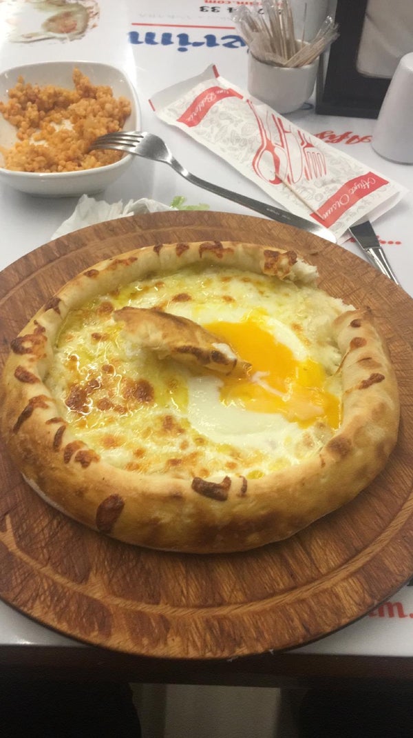 pideyerim's tweet photo. @vedatmilor Haksız rekabet olmasa bunları da lezzet düşkünlerinin dikkatine sunarız. Tabii ki ACIKINCA Pide Yerim @pideyerim https://t.co/jj06brq4LL