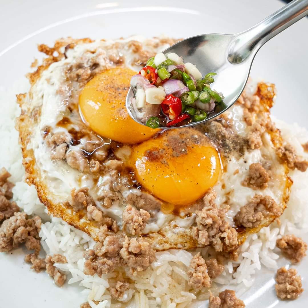 BPanthawit's tweet photo. ไข่ดาวหมูสับ ทำโคตรง่าย อร่อยแบบจะเป็นลม วิธีการทำลิ้งนี้เลย 
https://t.co/xVO9GOvh2F

#อร่อยไปแดก  #ไข่ดาวหมูสับ #cookclick https://t.co/sU0D7DVu2n