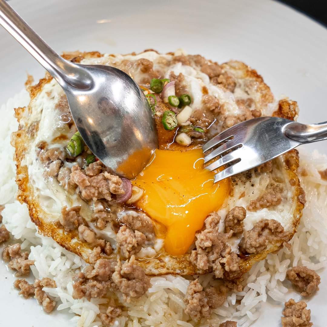 BPanthawit's tweet photo. ไข่ดาวหมูสับ ทำโคตรง่าย อร่อยแบบจะเป็นลม วิธีการทำลิ้งนี้เลย 
https://t.co/xVO9GOvh2F

#อร่อยไปแดก  #ไข่ดาวหมูสับ #cookclick https://t.co/sU0D7DVu2n