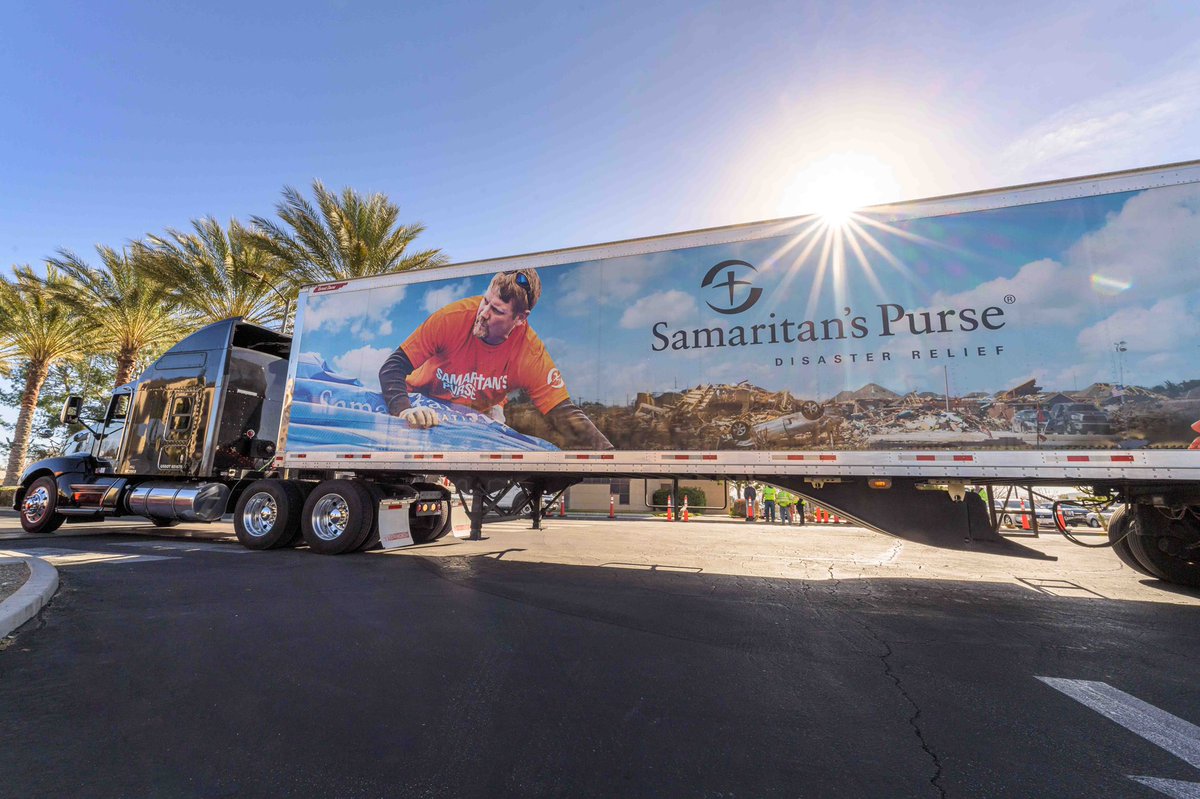 Franklin_Graham's tweet photo. Boxes are unloaded and the tents are going up for a @SamaritansPurse Emergency Field Hospital to help treat the heavy Covid-19 caseload in California. https://t.co/VybA6a2wJu