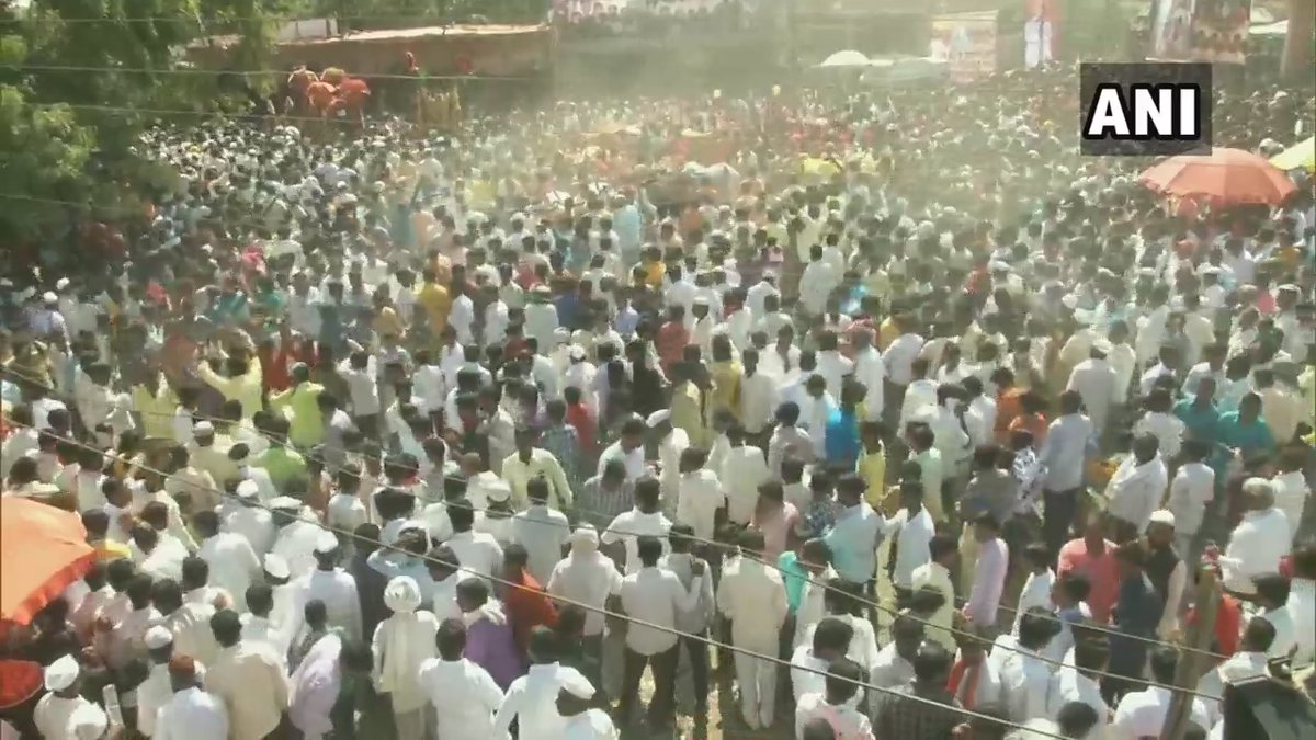 ANI's tweet photo. Karnataka: Members of Hindu and Muslim communities celebrated the urs of Hazrat Khwaja Saifan Mulk in Karajagi village of Kalaburagi district earlier today. https://t.co/MpIMzoekgv