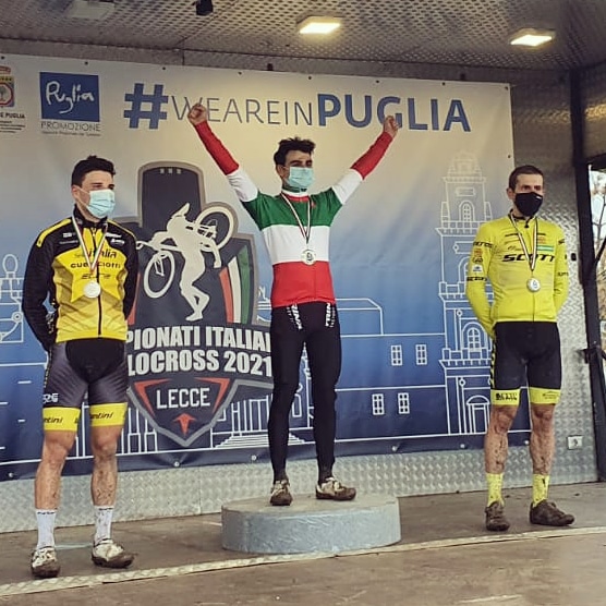 ACCPI1946's tweet photo. 🇮🇹 Gioele #Bertolini vince il #CampionatoItaliano di #ciclocross di #Lecce 🥇 Medaglia d'argento per Jakob #Dorigoni 🥈 bronzo per Cristian #Cominelli 🥉 #tricolore #cxlecce2021 #cx #ciclismo #ciclismoitaliano #accpi https://t.co/wCtzCZlIHy