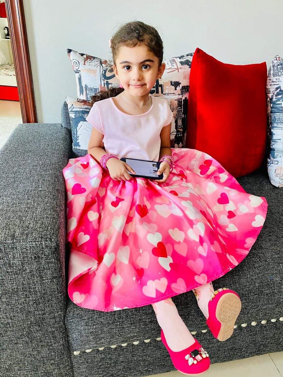 Zainab_Khan110's tweet photo. #Feelingmissing Missing my Maa G n my lovies very much 😥Sb Chakwal m hain mgr m na jaski becoz m sick so i make favourite donuts of my lovies ❤❤Love my family n my Chakwal 💖 https://t.co/QMZ0ajUgWV