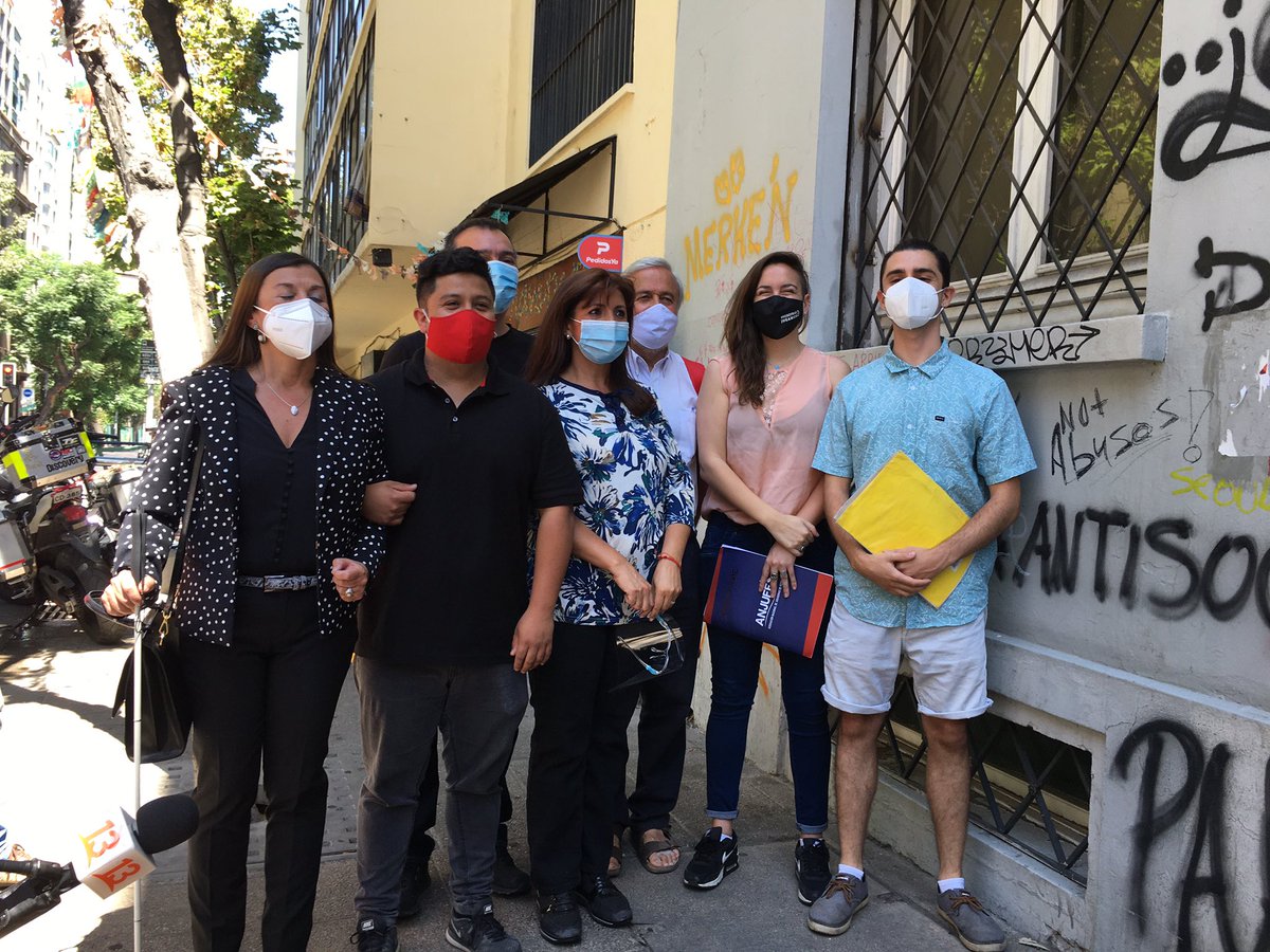 Ahora, nuestra lista de precandidatos del #Distrito12 se encuentran en las oficinas del <a href="/ServelChile/">Servicio Electoral</a> oficializando la lista de #IndependientesPorUnaNuevaConstitución 

@BenitoBaranda
<a href="/MS_Cisternas/">María Soledad Cisternas Reyes</a>
<a href="/JuanjoMartinb/">Juan José Martin</a>
<a href="/ionaRothfeld/">Iona Rothfeld</a>
<a href="/PaoDistrito12/">Paola Romero INDEPENDIENTE</a> 
<a href="/cbarcen/">Cesar Barcen</a> 
#PavelAyala
<a href="/NoNeutrales/">Independientes No Neutrales</a>