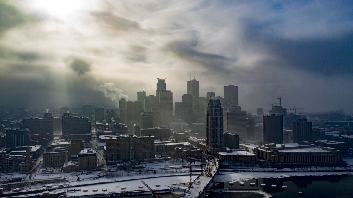 MikeJones_Video's tweet photo. Warm thoughts from the land of the cold. #Minneapolis #Minnesota #dronephotography https://t.co/YevVpadbnY