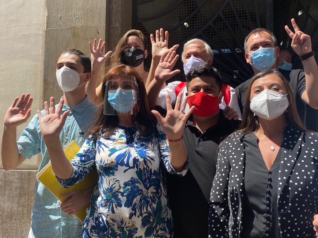 ¡Lxs Independientes VAN! Ya estamos en <a href="/ServelChile/">Servicio Electoral</a> inscribiendo nuestra lista Independientes Por una Nueva Constitución, para el distrito 12! ✊🏼