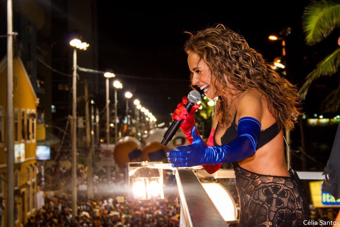 danielamercury's tweet photo. Quando o Carnaval Chegar vou invadir a avenida com a vida, com a vida, com a vida. 🎶💉👸🏻🌼🕊🌸
#quandoocarnavalchegar #danielamercury #galcosta  #lançamento05/02 #novamusica https://t.co/h8YdGSrmD1