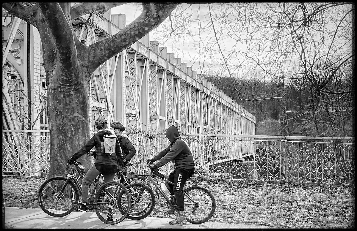 storyrd's tweet photo. Sunday Morning / Philadelphia, Pennsylvania / #fallsbridge #shotoniphone #streetphotography / 📷 @storyrd https://t.co/oWftLWsDj6
