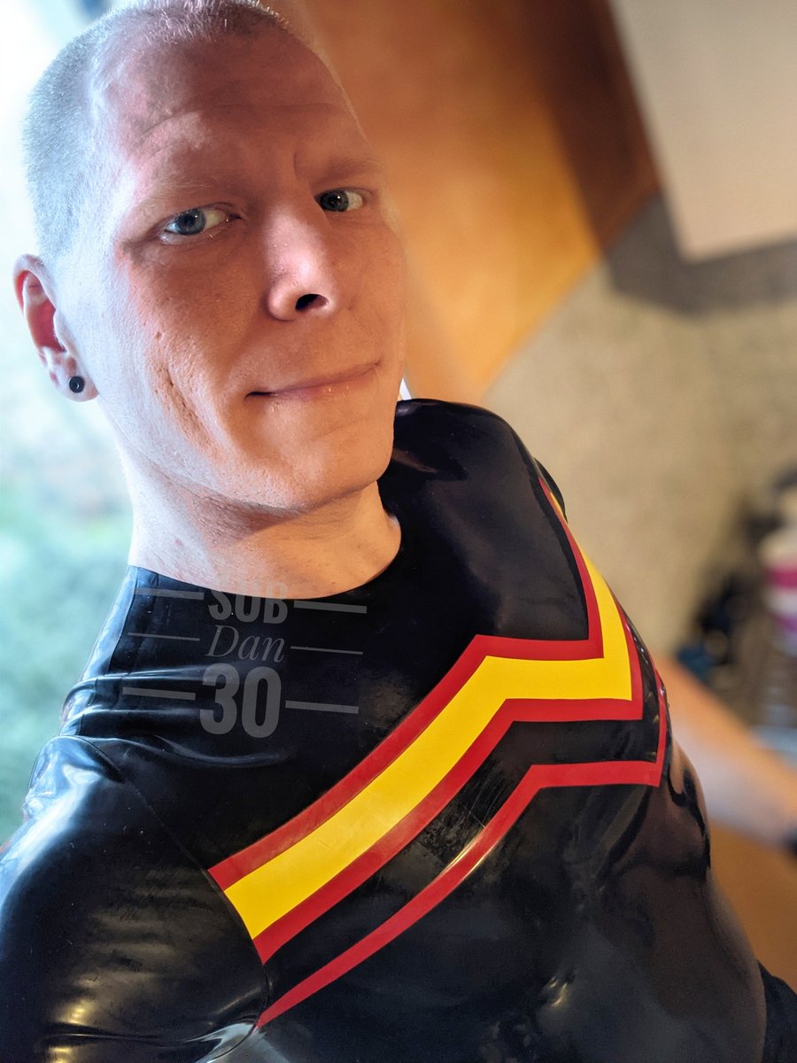 DanPup's tweet photo. Ok think it's time that kink events start again.
Doing housework alone in rubber.
#gearstayson https://t.co/NJajso3oGo