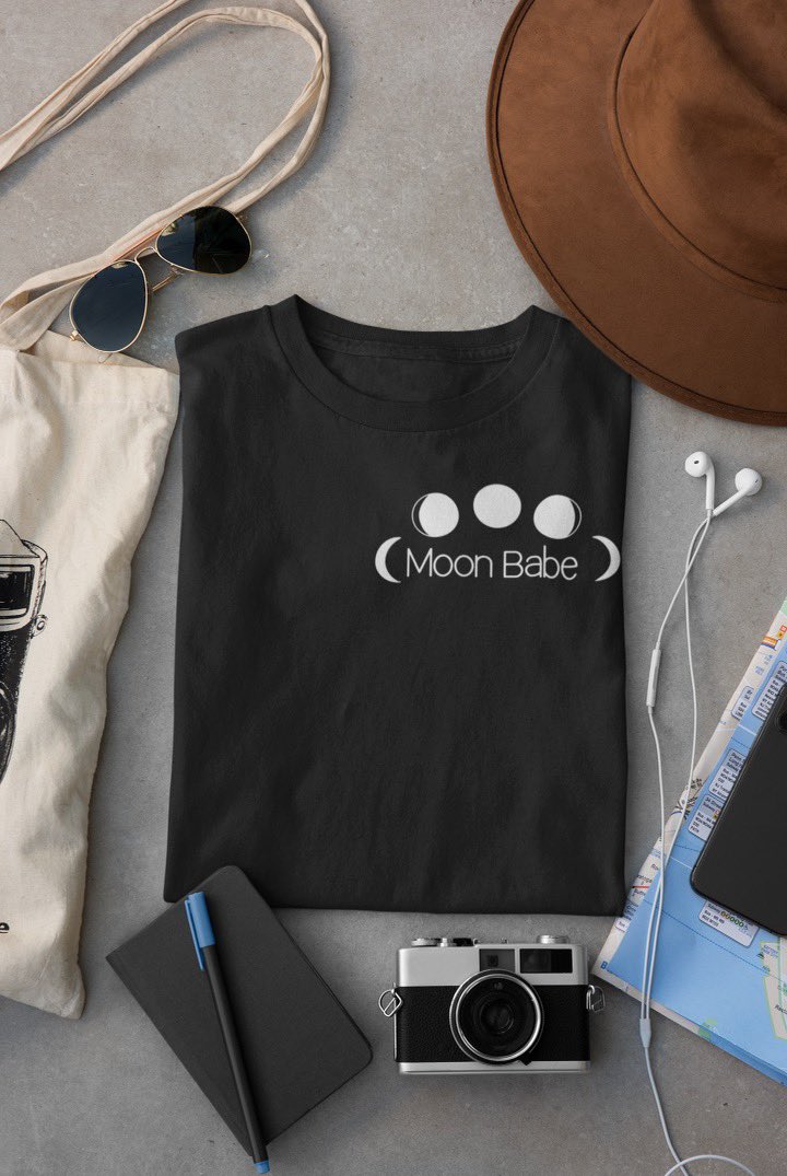 tianalynndesign's tweet photo. Come stare at the moon with me! #BlackOwned #OnlineShop #preorders #smallbusiness #artistsontwitter #moonbabe #Moonlight https://t.co/t20xd7dJWk