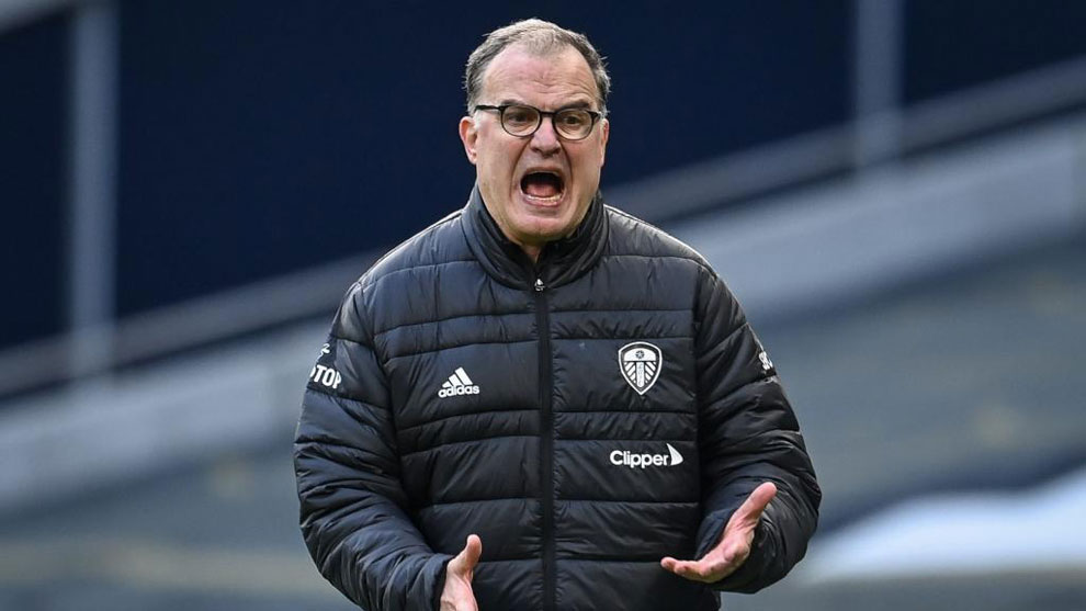 MarcaFutbolint's tweet photo. Sonrojo del Leeds de Bielsa: cae eliminado por 3-0 ante el Crawley Town de Cuarta https://t.co/jhJoZT0eJp #FACup https://t.co/J4V4umtZDJ