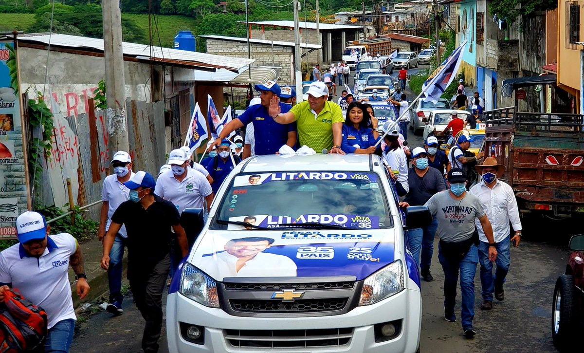 cesarlitardo's tweet photo. Desde #ElEmpalme quiero enviar un mensaje al #Ecuador 🇪🇨: el país necesita unión y desarrollo. 
Anoche @XimenaPena1 dejó claro que en @35PAIS tenemos la capacidad y experiencia. 
¡No más improvisados!   
#VuelveLa35 
#LitardoGaranteDeLaDemocracia 
#Todito35 https://t.co/fRl8BVBxSC