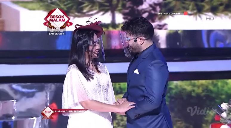 Indosiar's tweet photo. Akhirnya sebuah akhir yang bahagia buat mereka semua, setelah akhirnya menemukan jodoh masing-masing.
Siapa nih pasangan favorit kamu?
#26etherConcert https://t.co/0UHLCgvt5Q