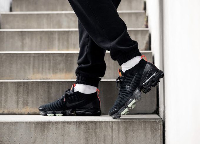 vapormax flyknit 3 black crimson