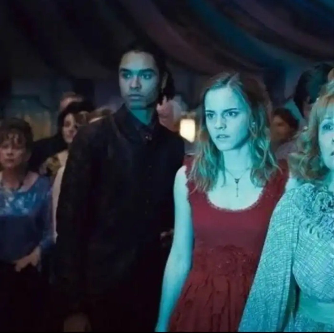 EetikaKapoor's tweet photo. While watching Harry Potter and Deathly Hallows, found a  familiar face. 

Playing an extra is Rege Jean Page aka Simon Basset, Duke of Hastings  from #bridgertononnetflix 😲 https://t.co/et3uX29ltl