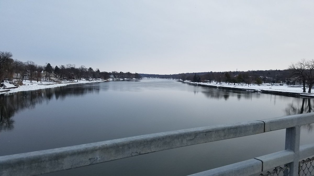 martian434's tweet photo. 11.2 cloudy miles!  Temperatures in the mid 20s for this one.  A couple icy spots to deal with, but otherwise the conditions on the trail and road were fine.  Going to relax and watch some football. Go Bears!🐻 #sundayrunday #MilesforBeth #runningtonotfrom #runchat https://t.co/OAdhhi3NII