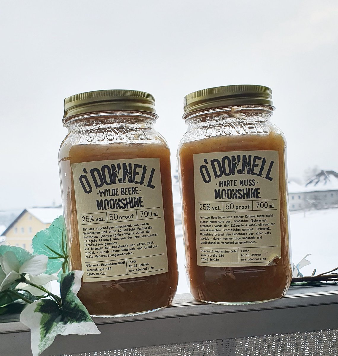 Was macht ihr aus leeren Moonshine  Gläsern??
Ich befülle sie mit selbstgemachten Apfelmus 🍎😅
❓Und:
❗Ja, die Gläser müssen auf dem Balkon auskühlen,  Nein, es wäre nicht nötig gewesen sie für das Foto auf die Brüstung zu stellen aber #LebenAmLimit 😅😎
#Apfelmus #Moonshine