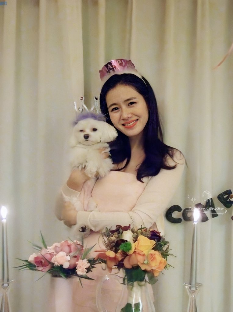 binjininluv's tweet photo. Happiest Birthday to our dearest Miss Yejin 🎂🎉 Thank you for becoming our happy capsule we're aways looking forward everyday. Keep that beautiful smile of yours! We love you forever ❤

#HappyYejinDay #YEJIN0111 https://t.co/JAXAq65SYT