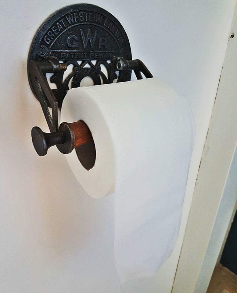 spyfan7262's tweet image. Let&apos;s end this once and for all! 

RT for Left
LIKE for Right