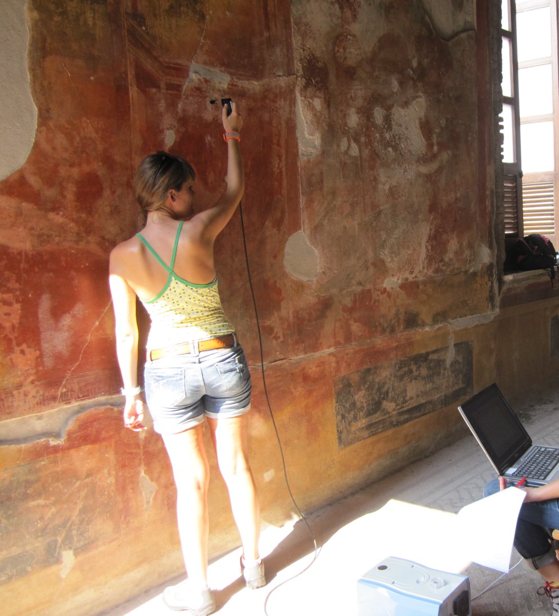 The triclinium shows both degradation processes: yellow into red ochre dehydration and blackening of red ochre in certain areas. https://twitter.com/cinnabarim/status/1271822098789552128