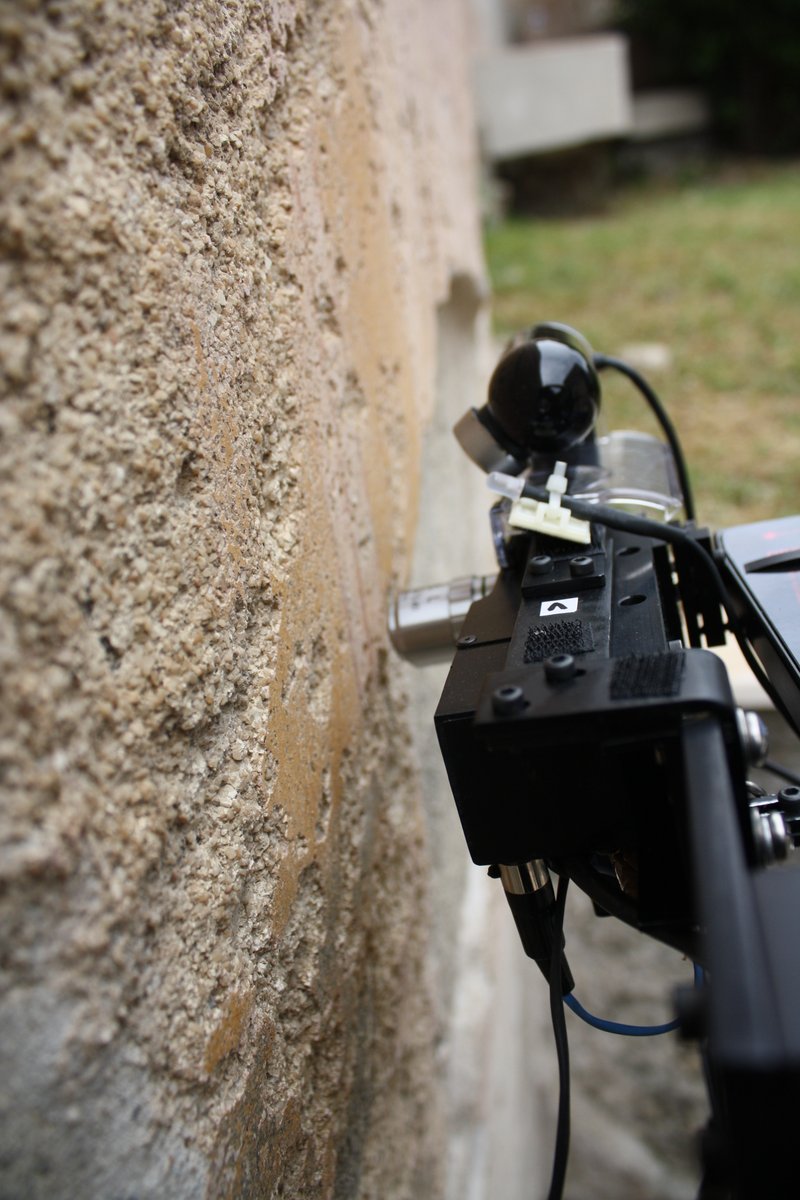 In order to understand this degradation process, an in-situ analysis campaign was performed at  @pompeii_sites and certain painting microsamples were further investigated in the laboratory.