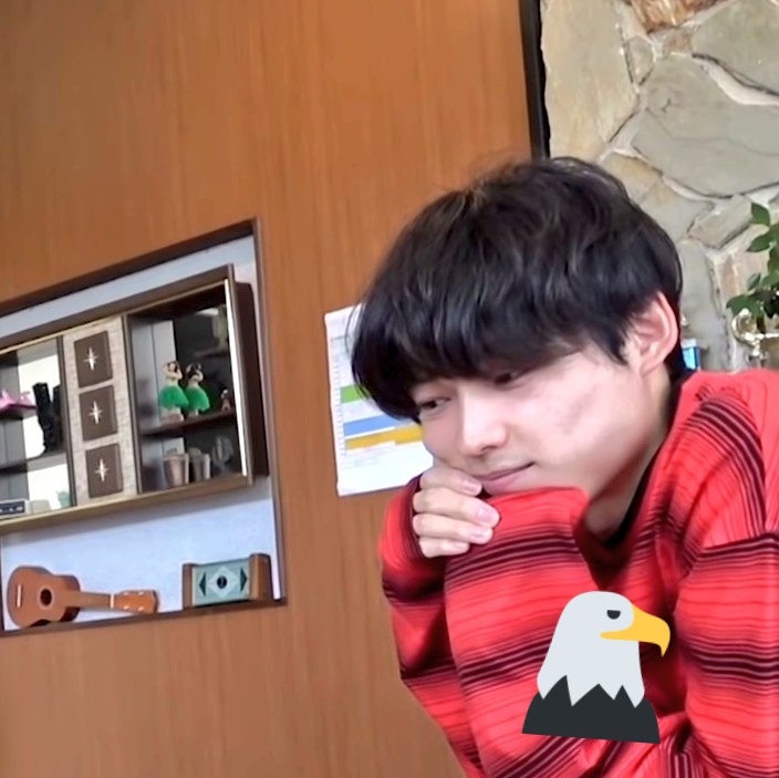 松村北斗がSTUSSYを着る世界。 ちょっと変わった頬杖を着いて