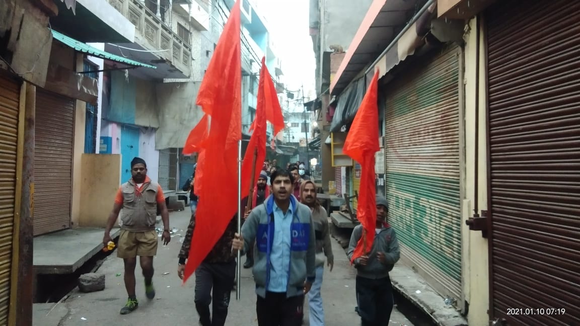 ankur_varshney's tweet photo. ⛳आज  #श्रीराम_मंदिर_निर्माण_निधिसंग्रह_अभियान के तहत जनजागरण के लिए वाटर वर्क्स से ,तालाब साबित खा ,महावीरगंज ,गली पालमल ,छिपेटी बाजार ,दरियाई ,छतरी वाला कुआं, दाऊजी मंदिर  में प्रभात फेरी निकाली गई ।
मंदिरनिर्माण के लिए आओ हम सब मिलकर कुछ योगदान करें ।  रामलला हम आयेंगे https://t.co/3zcsYPmelo