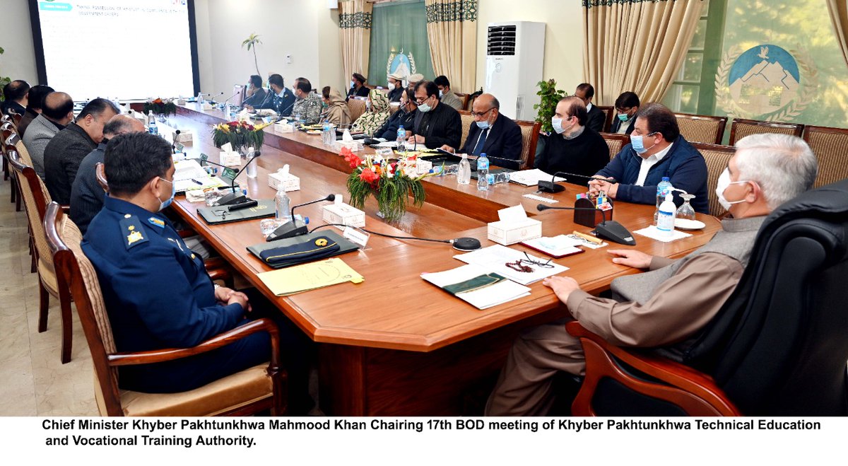 خیبرپختونخوا ٹیوٹا کے بورڈ آف ڈائریکٹرز کا 17واں اجلاس وزیراعلیٰ محمود خان کی زیر صدارت گزشتہ روز وزیراعلیٰ ہاوس پشاور میں منعقد ہوا۔ ٹیوٹا کے بورڈ آف ڈائریکٹر زنے ضم اضلاع کے دس فنی تعلیمی اداروں کو فعال بنانے کے لئے 462 نئی آسامیوں کی تخلیق کی منظوری دیدی ہے۔