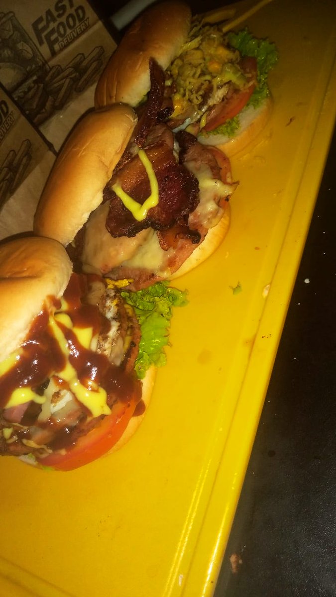 Avl_oficial's tweet photo. Deu fome de lanche?! Avalanche 😉🍔😉 https://t.co/bIgcJjuS8n