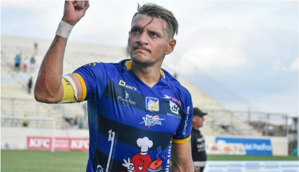 MauricioOrtegaE's tweet photo. Según informa @nicorivera05 de @RadioDibluFM y confirma @majofloresm de @tctelevision, esta semana #BarcelonaSC oficializa la llegada de #CarlosGarcés de 30 años exdelantero de #Delfín, #Atlante, #LigaDeKitu, #LDUP, #Manta, #DepQuito y #DepCuenca. Dele RT si apoya su #FichajesBSC https://t.co/BT6OwZ3xsk