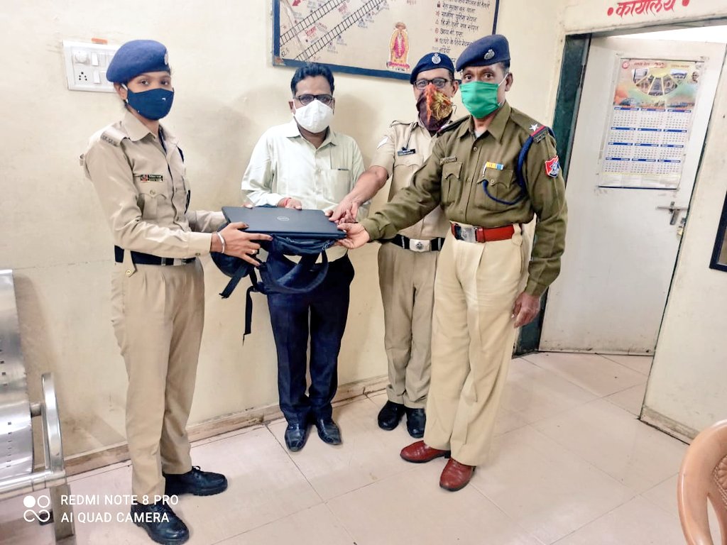 sketan68's tweet photo. @GM_CRly @rpfcr 
  Intime and Prompt action by IPF KASARA AND TEAM...A bag containing  important  documents  hand over to its owner..
Good job
 A special  thanks  to PCSC CR..CSC CR.
Sr dsc Mumbai and team

Ketanbhai shah https://t.co/sLTKaHbSZS
