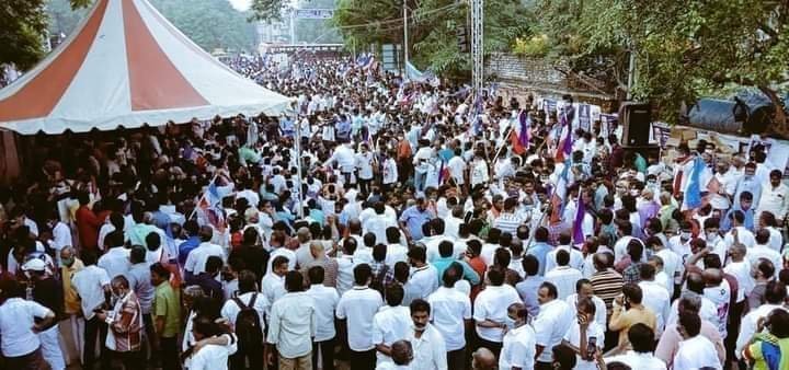 GDevaraj73's tweet photo. அறவழி ஆர்ப்பாட்டத்தில் கலந்துகொண்ட அனைவருக்கும் நன்றி.@rajinikath https://t.co/3HM4HIy1Ci