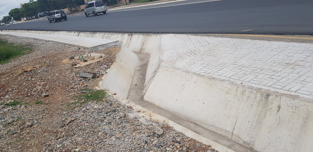 MusengeIgnatius's tweet photo. So, i was walking from show ground to arcades along the pedestrian lane then all of a sudden am required to jump a drainage to continue with my walk.
#zambianengineers
#lusakacity https://t.co/n0jTreFNXo