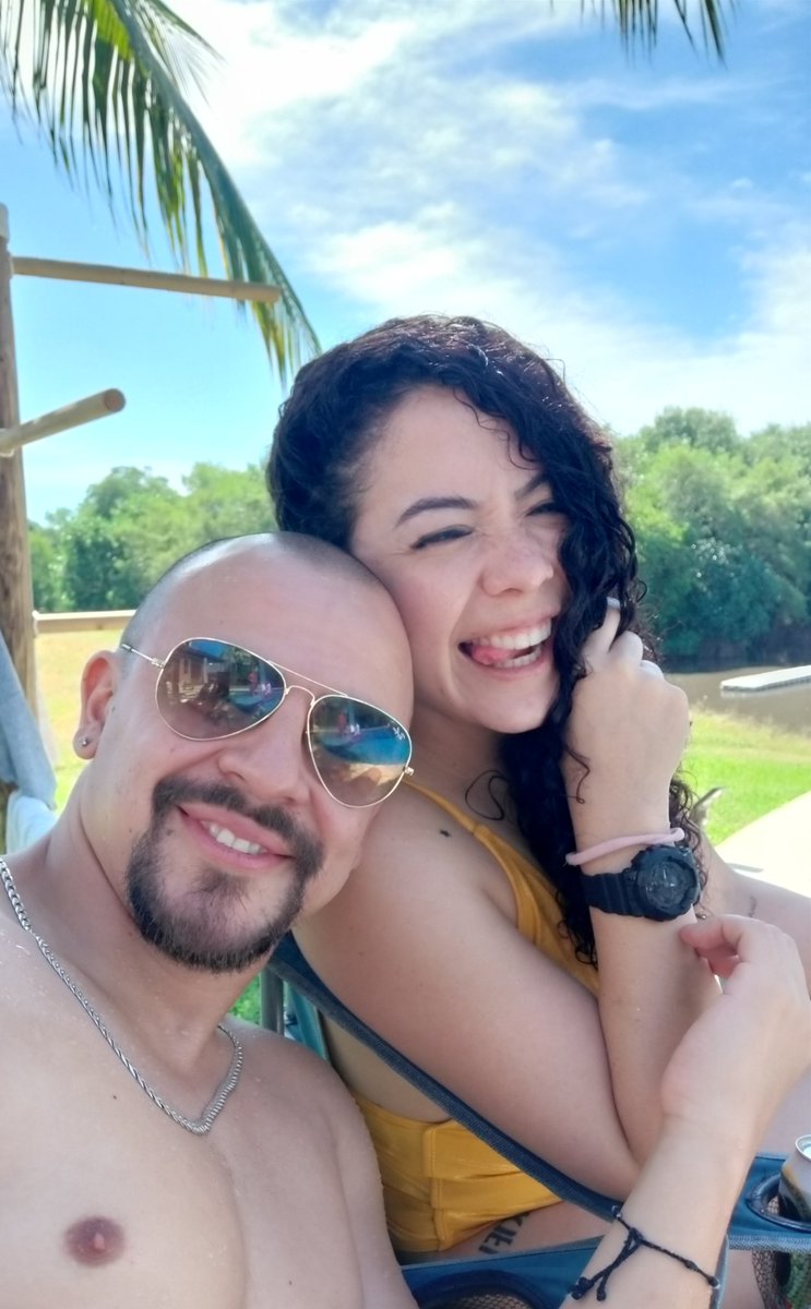 DRHUITECO's tweet photo. Definitivamente amo tu presencia en mi vida! @dannacast 🤗 gracias por todo! https://t.co/hDo39F8q54