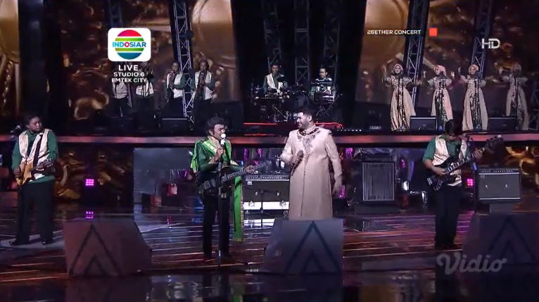 Indosiar's tweet photo. Lanjut lagi yuk, berjoget India sama Rhoma Irama dan juga @ItsRR di #26etherConcert https://t.co/A04Ztm90YZ